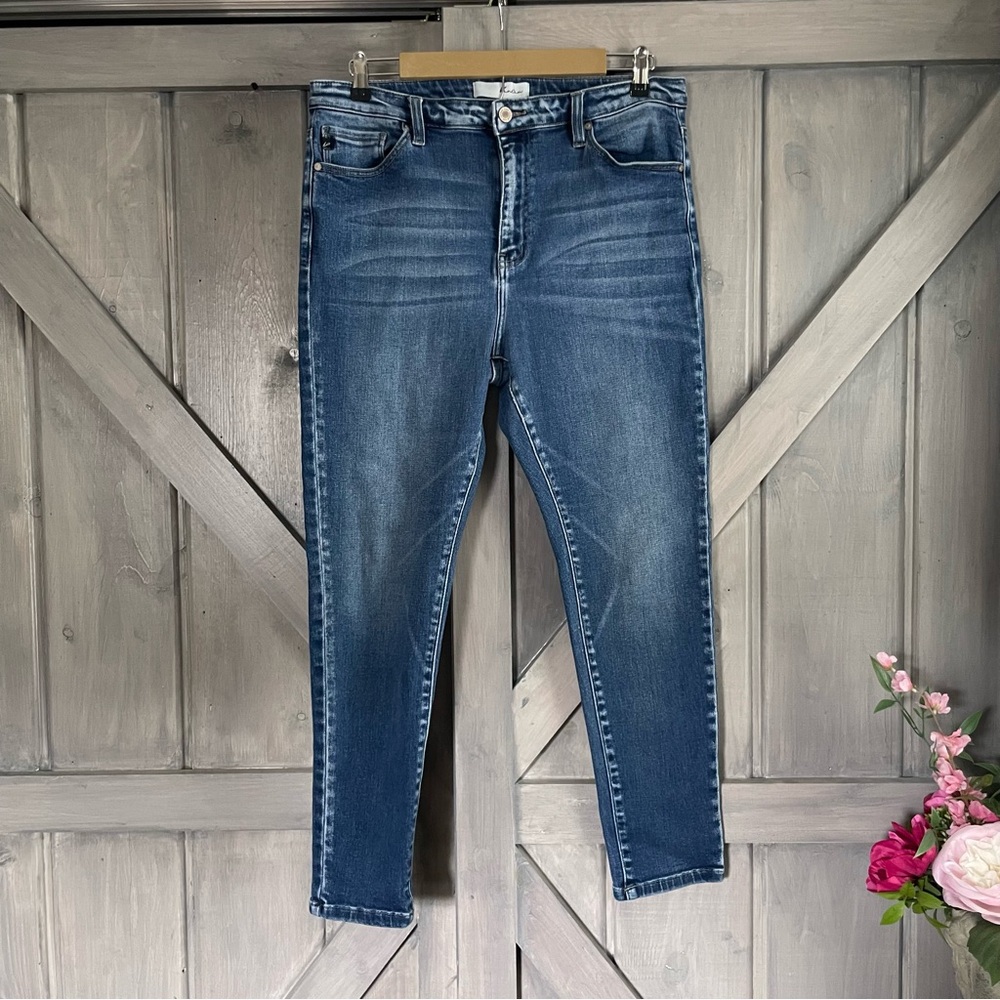 KanCan Women's Skinny Jeans - Medium Blue Wash